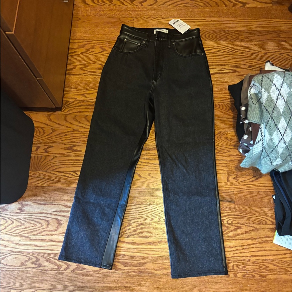 Abercrombie & Fitch The Ankle Straight Ultra High Rise 28 6R Denim/Faux Leather